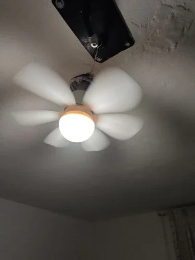 Ventilateur de Plafond LED 30W E27 Avec Télécommande pour Variateur d'Intensité, Adapté au Salon, au Bureau et à un Usage Domestique 85-265V